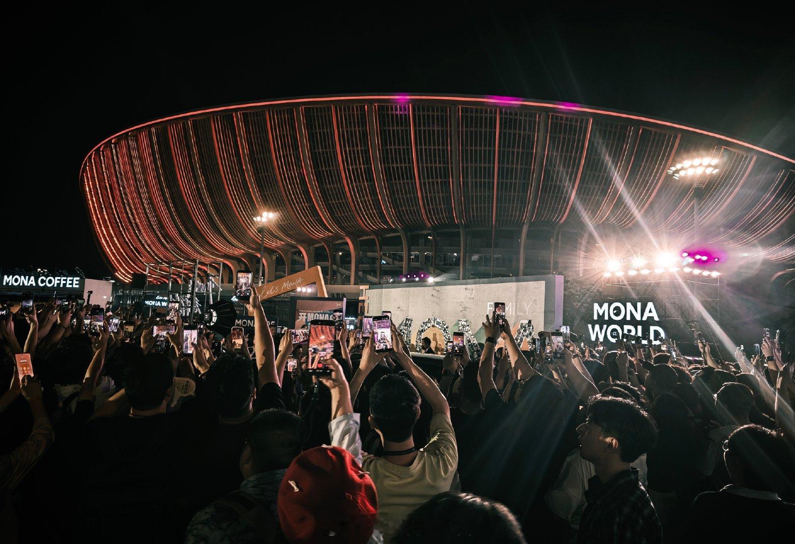 小鹏MONA L05一会发布
这个行现场氛围感大家自行体会吧
年轻人车年轻人的活动
太好玩了～
#MONA L05今晚上市##MONAL05首次开放准现车抢定# ​​​