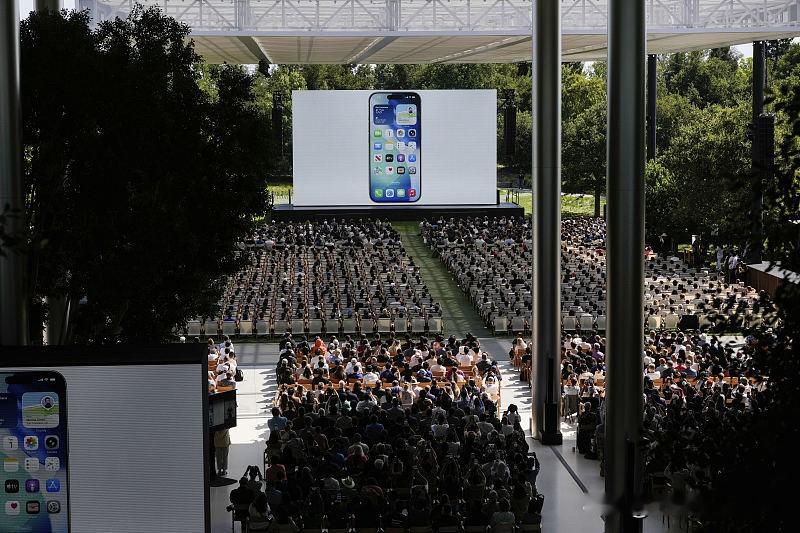 苹果发布会炸场🔥首款折叠iPhone来了！18 Pro全系涨价

北京时间9月10日凌晨苹果秋季发布会圆满落幕🎉
没有标准版iPhone，全场两大主角：iPhone 18 Pro/Pro Max + 首款折叠屏iPhone Duo

✅ iPhone 18 Pro &amp; Pro Max 核心亮点

🚀