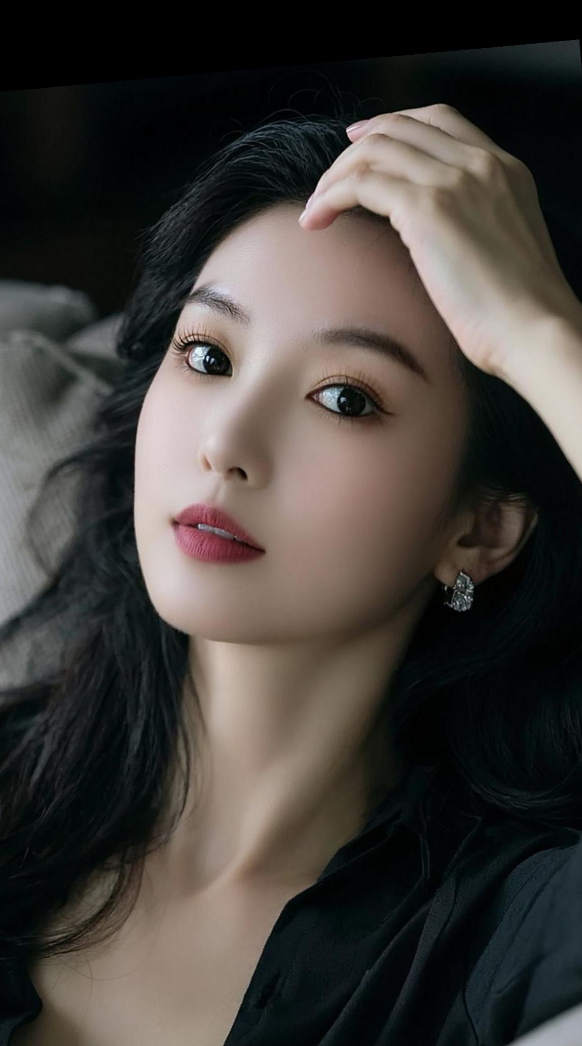 <p>AI黑系慵懒写真  ai创作 后来的我们连问候都需要勇气 <!-...