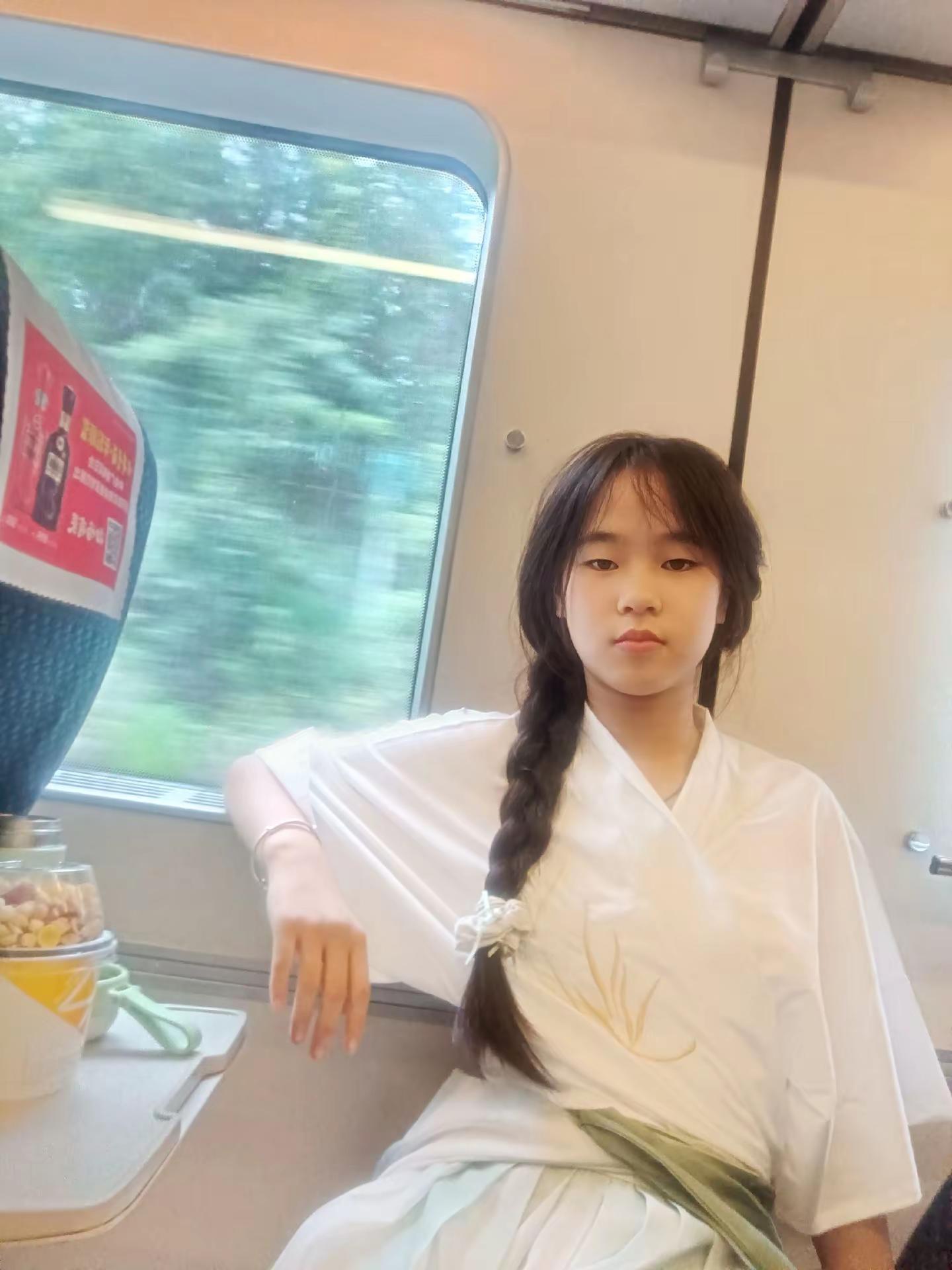 <p>甜美女孩 <!--{img:0}--><!--{img:1}--...