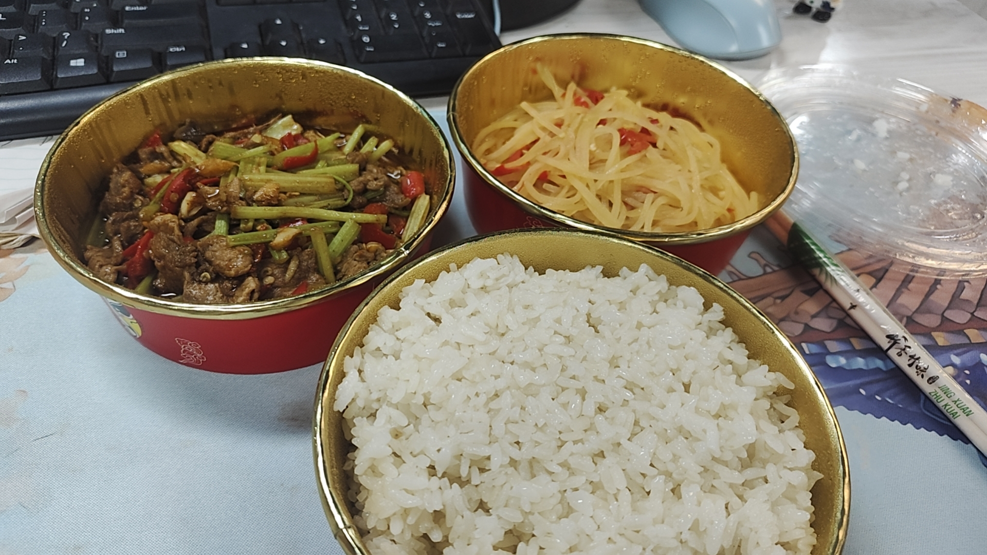 土豆丝和小炒黄牛肉非常好吃，美团又上了他家订单。
