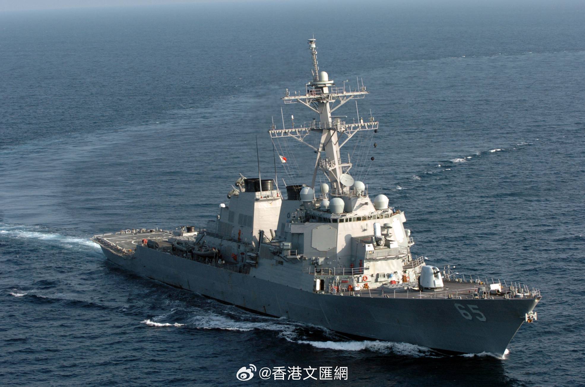 太狼狈！美国驱逐舰在海上“趴窝”的黑色4天 #美军驱逐舰酷热下断电4天#

美国海军第七舰队勃克级驱逐舰“班福特号”（USS Benfold）上月在印太地区执行任务期间，一度完全失去电力，舰上官兵连续4天无法正常使用厕所和餐饮设施，冷气也全数停摆，舰上温度逼近摄氏37度。美军日前承认舰上曾有发电机故 ​