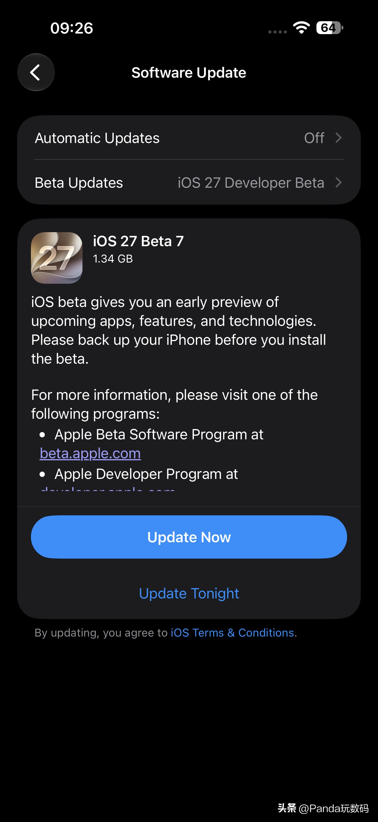 苹果iOS27的测试版本来到了beta7了

距离9月份苹果发布iOS27的正式版越来越近了，从更新的大小来看，几乎没啥新功能，就是一些小修小补的更新。

很难想象，苹果从iOS18就在提到的Apple智能，现在或者说Siri的智能AI，到国内都还没有正式落地，不知道iOS27正式版能否同步国内上市