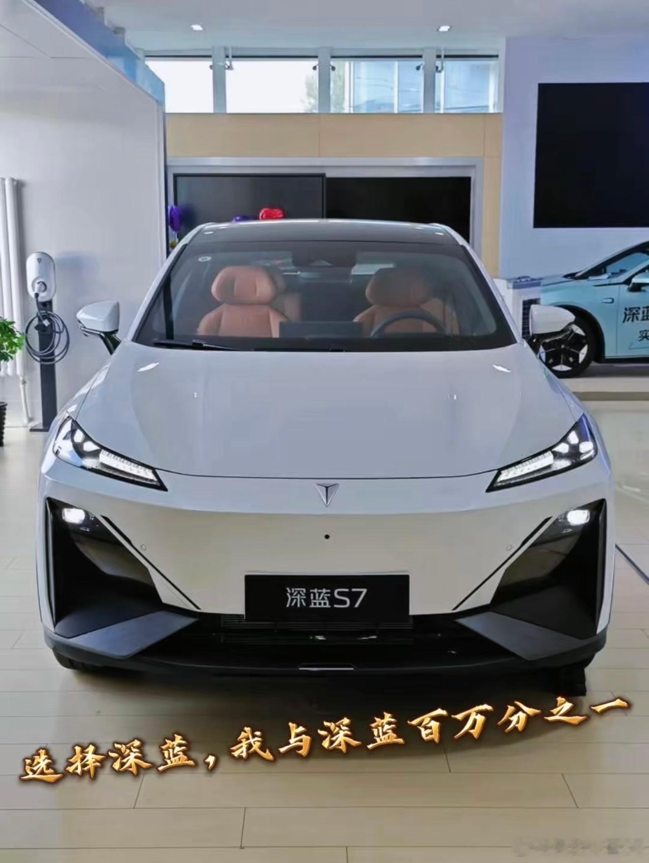 我上一辆车是一台轿车，开了六年了。刚买那会儿觉得够用，后来日子久了，毛病就显出来了。市区堵车，油耗能到九个多，一个月光油费就要一千二三。空间也局促，后排坐三个人，肩膀挨着肩膀，每次出门都抱怨腿伸不开。换车的念头，就是这么一点点攒起来的。

这次目标很明确：SUV。每天通勤六十公里，省 ​