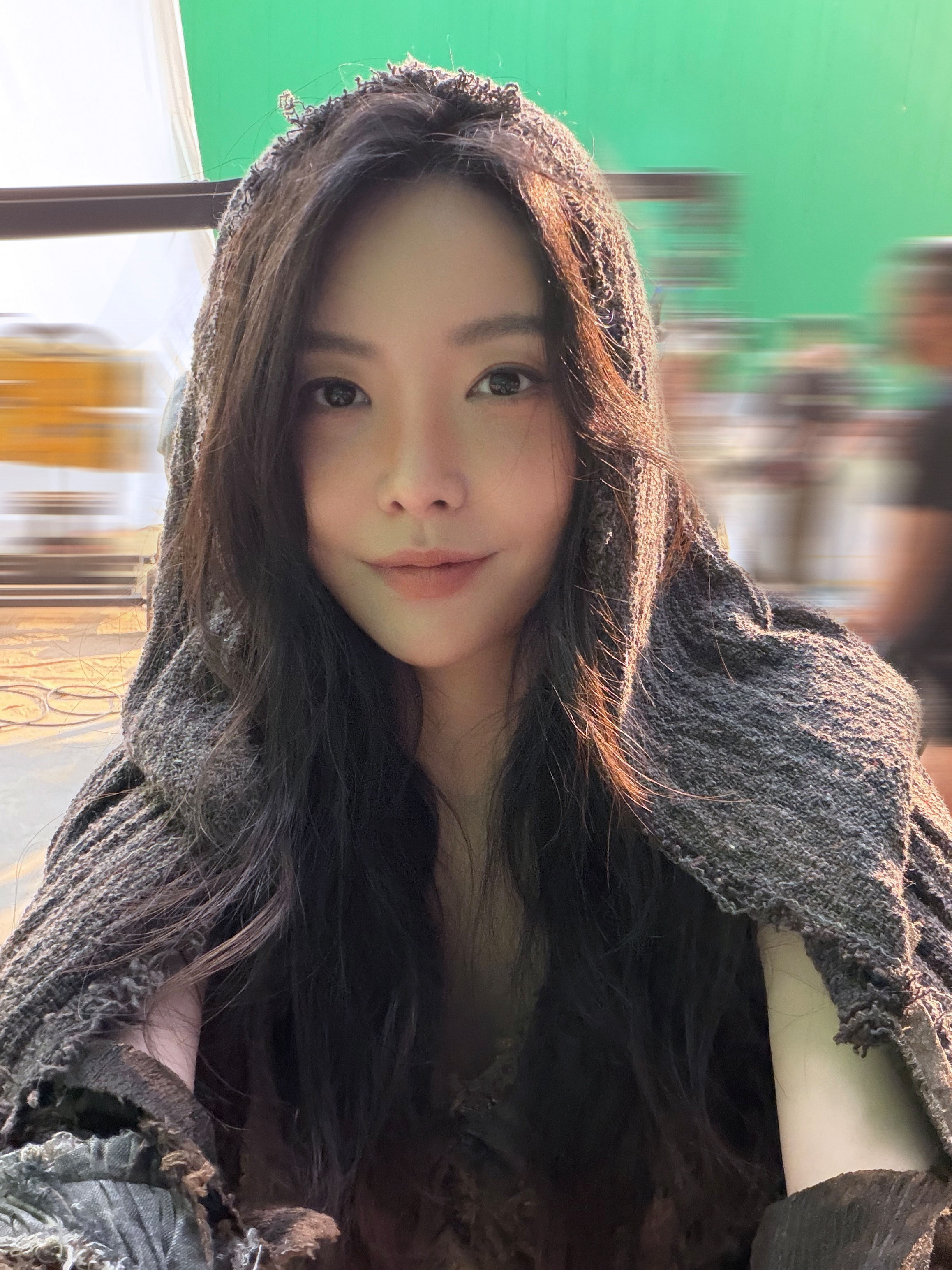 #于文文自嘲花七位数拍MV没人看# 看完于文文的采访，感觉她就像一个手艺人，在这个喧嚣的时代里，默默打磨着自己的作品，不问回报。这份纯粹的匠心，值得我们瑞思拜！ ​