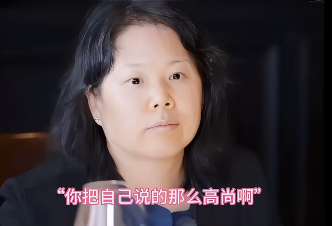 张家齐在节目里被删掉的那句话，最近有网友用音轨还原了。那句“你把自己说得那么高尚啊”一出来，不少人听完都替她难受。节目组预告用冲突引流，正片却把这一段剪掉，硬凑表面和睦，也难怪会引发争议。

母亲说自己每周探望，付出很多，女儿当场反驳没那么频繁，用事实拆穿过度美化的付出。送金项链、念命令式家书、扣着