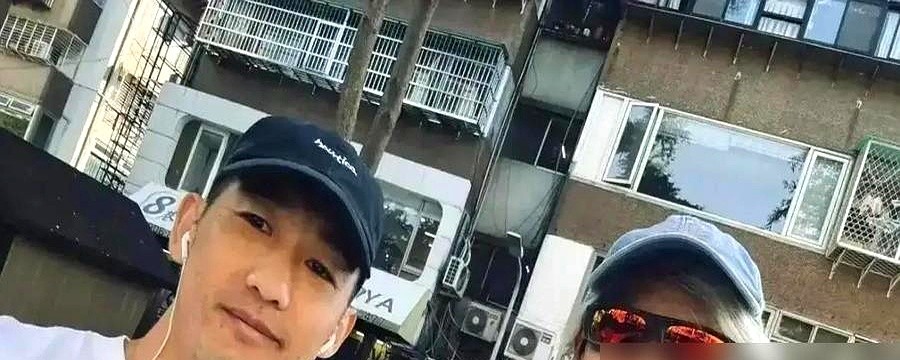 头皮开裂、脸涂黢黑、全片台词不到20句，彭于晏把自己折腾成这样，国内票房却只有3260万。

管虎让他演个坐了十年牢的哑巴，他走路佝着，顶着花白短发，戛纳确实拿了奖。但豆瓣吵翻了，观众不买账的原因很现实：太帅了。

刚放出来的人哪有这种气场？跟张译的松弛一比，他身上那股时刻绷着的劲儿直接露了馅。以前