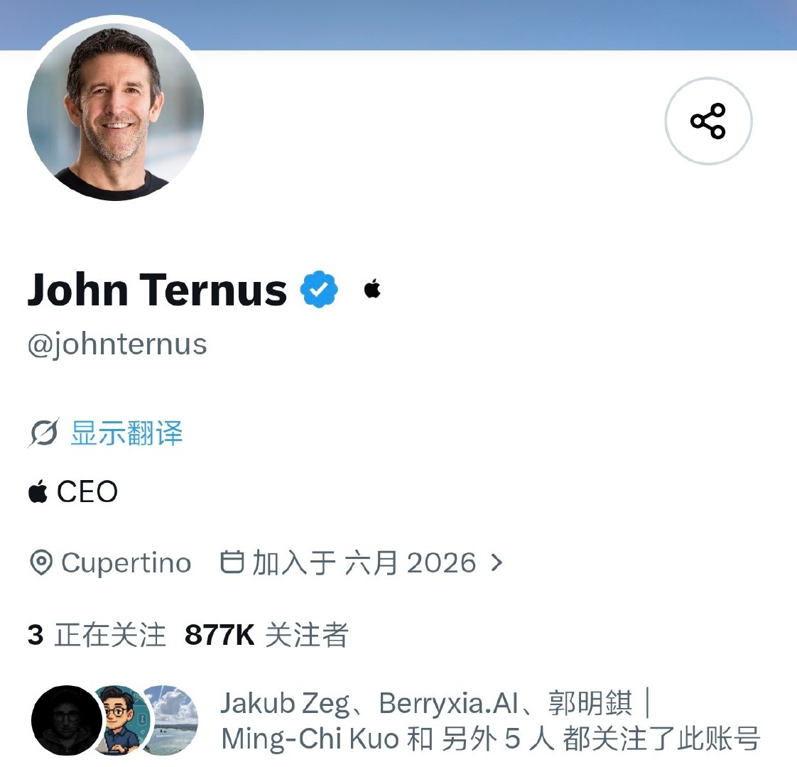 #苹果新CEO头像太糊被吐槽# 这头像像是已经传了几百手的样子，已经糊得包浆了[允悲][允悲][允悲]AirDrop不是可以无损传输的吗 ​