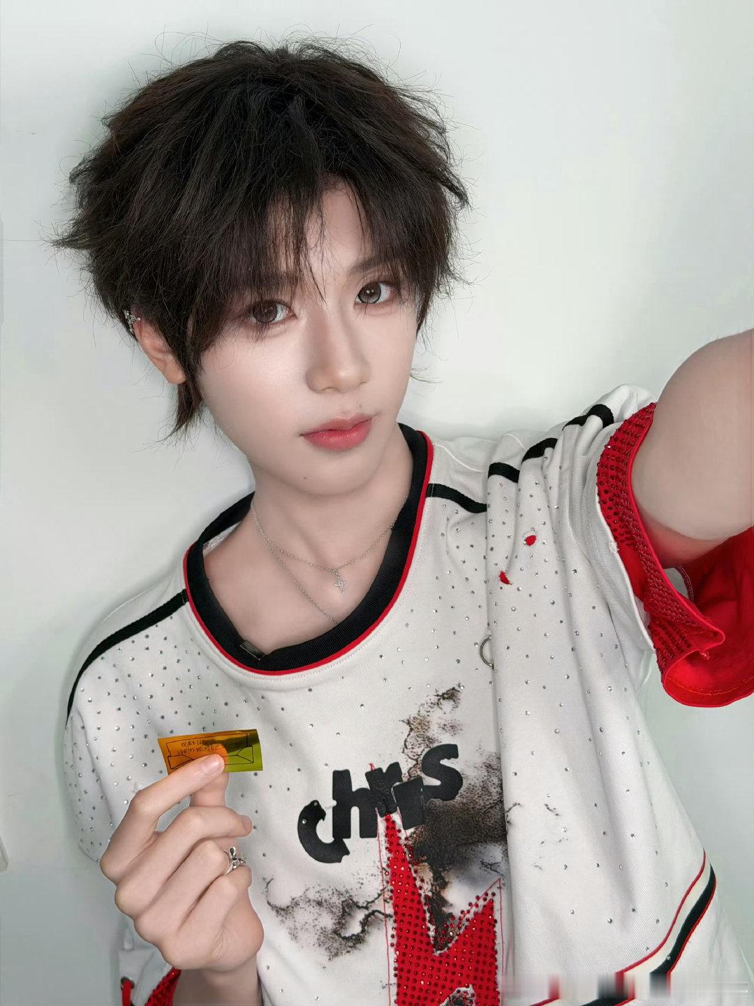 #魏子宸[超话]# 🍉#魏子宸 四代最强纯血养成#🍉 #魏子宸 十二熠阳 宸光肆意# 🍉#魏子宸 与子有期月夕花晨# 🍉

你从来不是一个烂苹果 你只是好透了

​