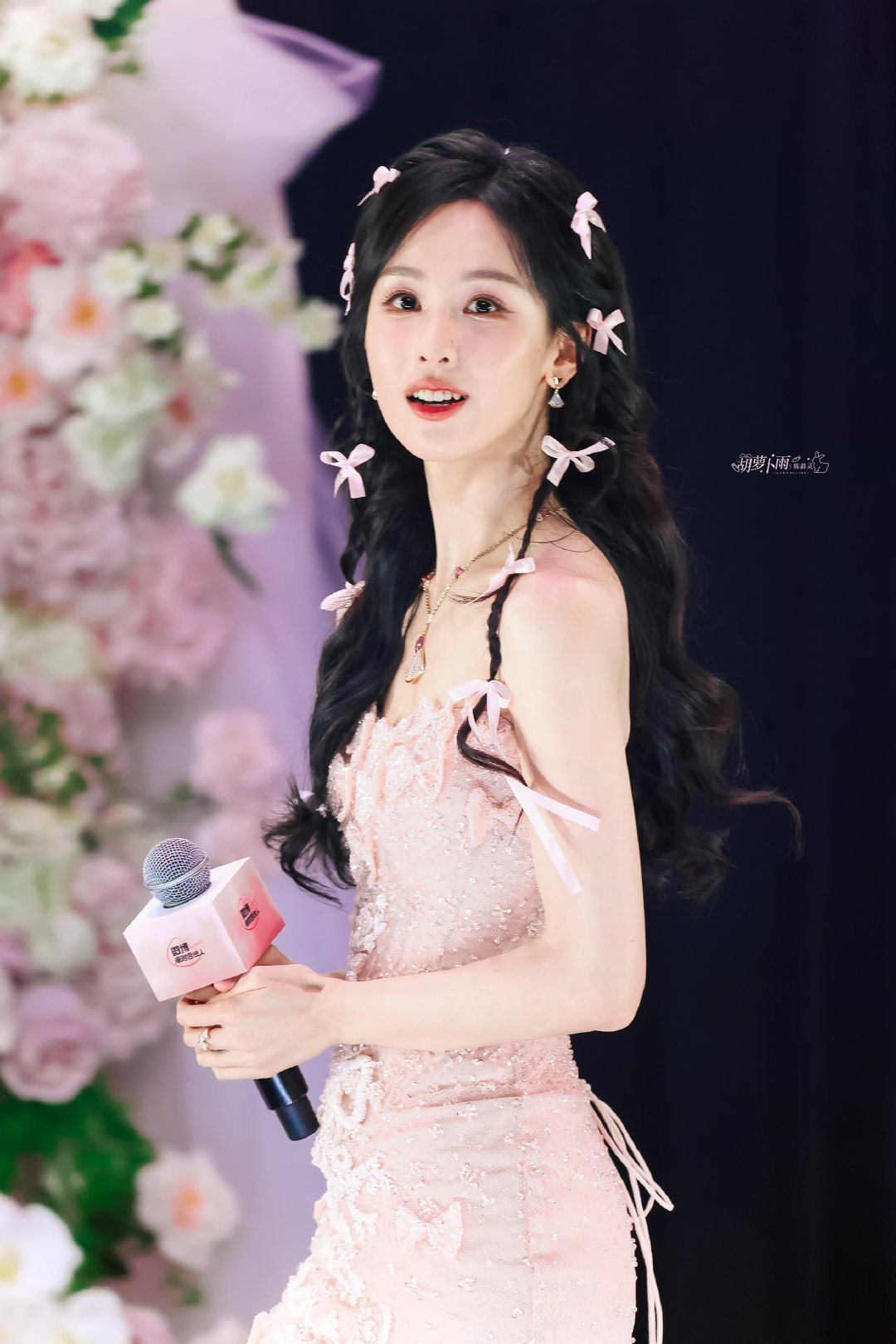 #陈都灵[超话]# 🥕 #陈都灵dinglingling生日派对# 

𝐋𝐎𝐎𝐊 𝟏

#陈都灵1018生日快乐# 丨#今日星拍放送# 丨#微博视界大会# 丨#我在片场拍路透# 丨#陈都灵红发美人鱼# 
​