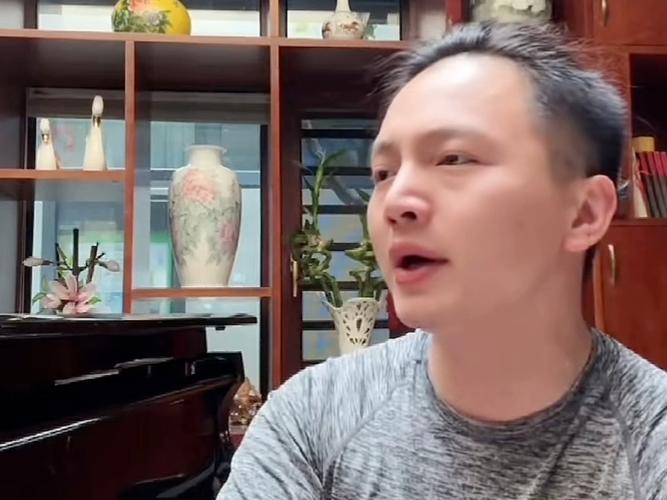 【温柔体面！叶润泽遗憾止步二公，深夜长文感恩告别】
二公舞台残酷淘汰结果公布，叶润泽遗憾告别《披荆斩棘2026》。
节目结束后，他凌晨发文告别舞台，文字真诚温柔、毫无怨言。感谢节目组给予的舞台机会，感恩队友一路陪伴扶持，也感谢观众的喜欢与支持。
从初舞台到二公公演，他每一次表演都全力以赴，认真对待每