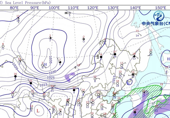 从中央气象台9月6日5时地面天气图上看，蒙古冷高压中心海平面气压达到了1035百帕，在9月上旬这种冷高压算是比较强的了。未来冷空气东移南下，东北地区将陆续出现较强的北风降温过程。
冷空气在东移南下过程中还会与暖湿气流交汇形成冷锋/冷切变降雨，降雨主要影响黑龙江、呼伦贝尔南部、兴安盟、吉林西部一带。9月6日白天到夜间，降雨主要在呼伦贝尔南部、兴安盟、吉林白城、黑龙江西部的齐齐哈尔、黑河、大庆等地，将出现中到大雨；9月7日白天到前夜，雨带东移减弱，黑龙江中东部、吉林中东部将陆续出现小雨或阵雨，三江平原一带可能有中雨。这种雨属于典型的秋雨，雨下完会立马大风降温。
#天气 #天气预报 #地理 #科普 #东北 #雨 #降温
