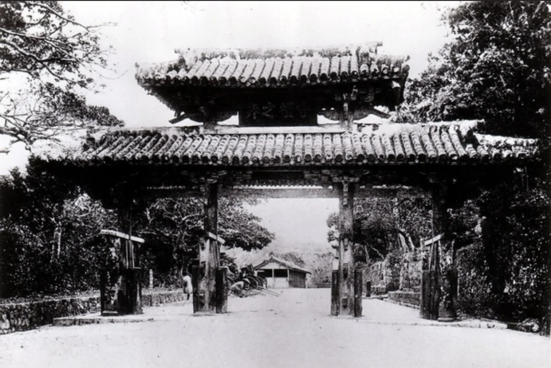 冲绳县那霸的古名称首里和守礼同音是巧合么