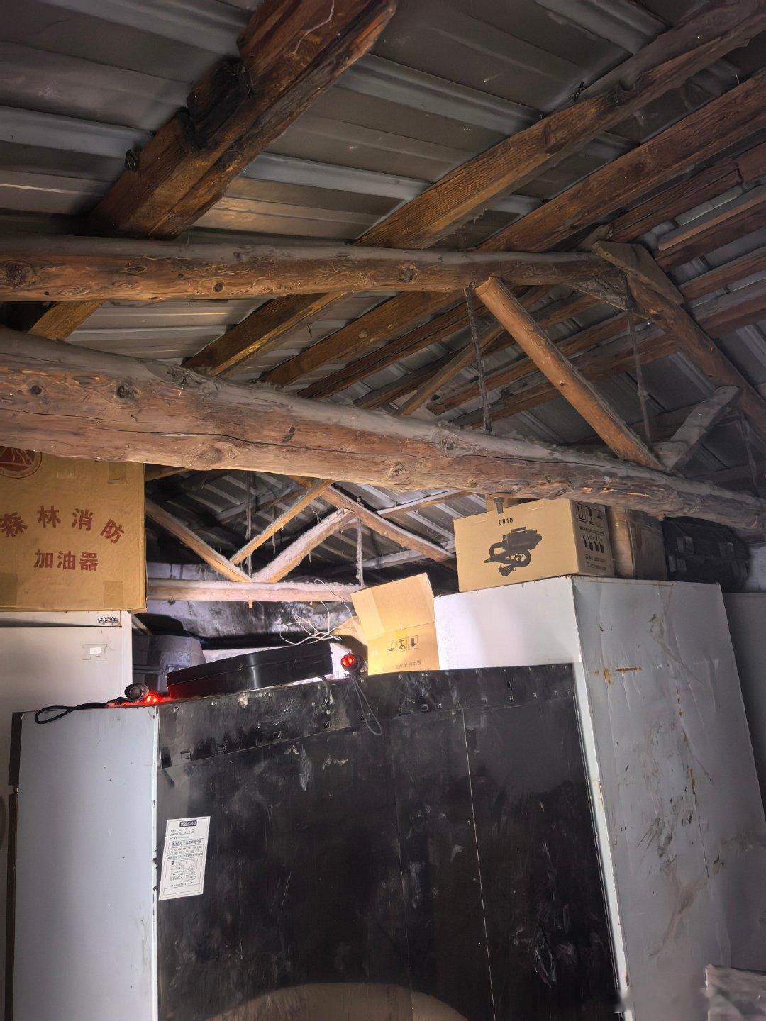 预计三周现场就可以回所里写报告了，此行，我看见一个行业的坚守，也积攒了此类的审计经验，还是有收获的！只是在宾馆的夜晚只能靠书、追剧和DeepSeek聊天打发，好在甲方搭档业务不错，吃苦勤快，人也有趣，合作还算顺畅。 ​