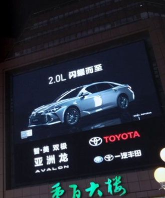 2019年日本东京，丰田章男用中文大声说出：中国最重要！丰田与雷克萨斯品牌，不断拥抱中国市场。从丰田喜一郎到丰田章男，从丰田纺织机到丰田汽车。丰田用一百年创下全球销量第一，全球最具有知名度的汽车品牌。东方的故事由丰田改写。 ​