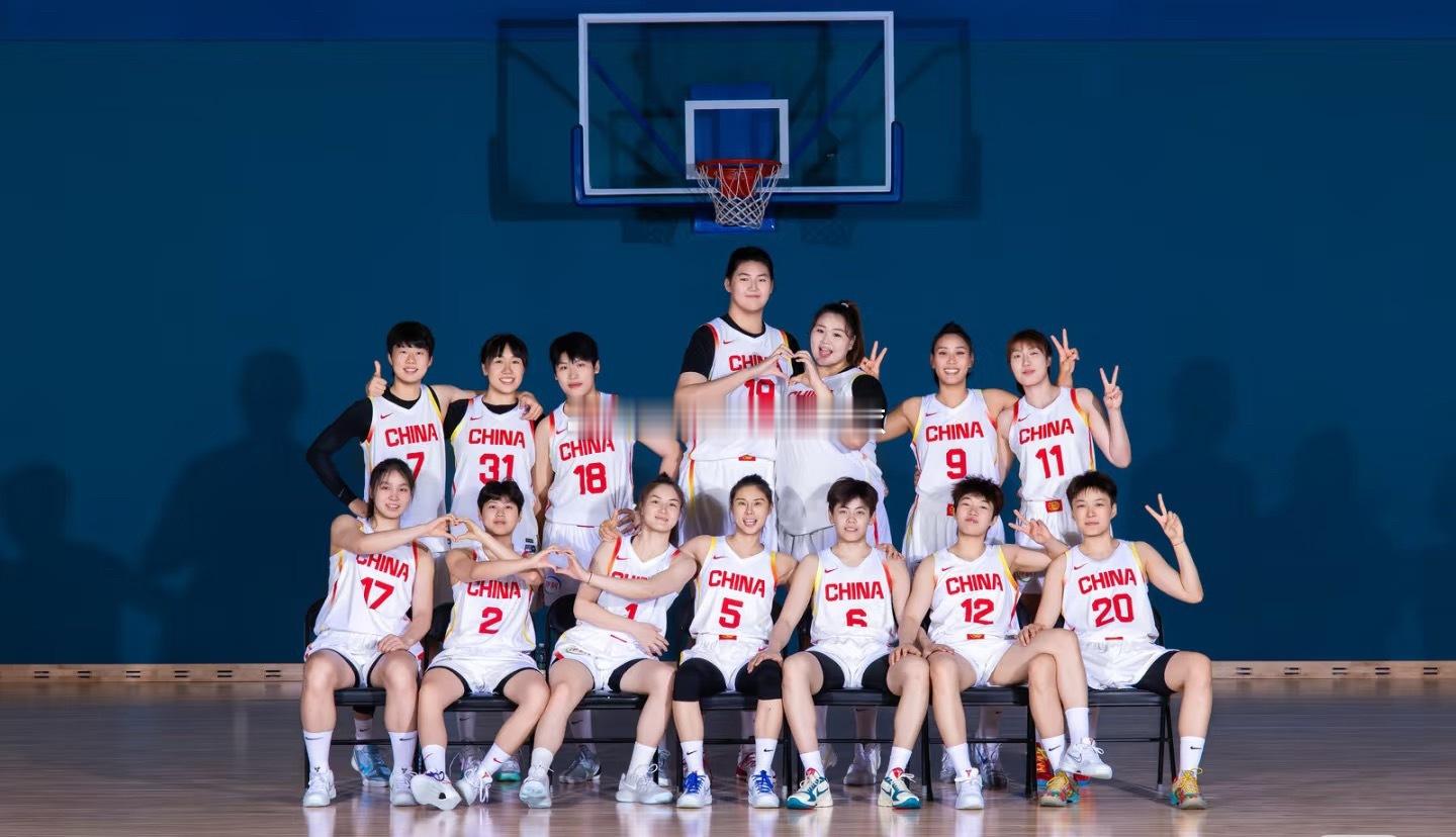 李月汝护照丢失 中国女篮3人打过上届世界杯
#陈玉婕任女篮世界杯队长#

女篮世界杯将于9月4日开赛，中国女篮12人大名单最终确定：
 
陈明伶、陈玉婕、韩旭、贾赛琪、李缘、罗欣棫、孙宇、唐子婷、王思雨、杨舒予、张曼曼、张子宇。
 
中国女篮将在小组赛中分别迎战美国女篮、捷克女篮和意大利女篮。
 
 ​