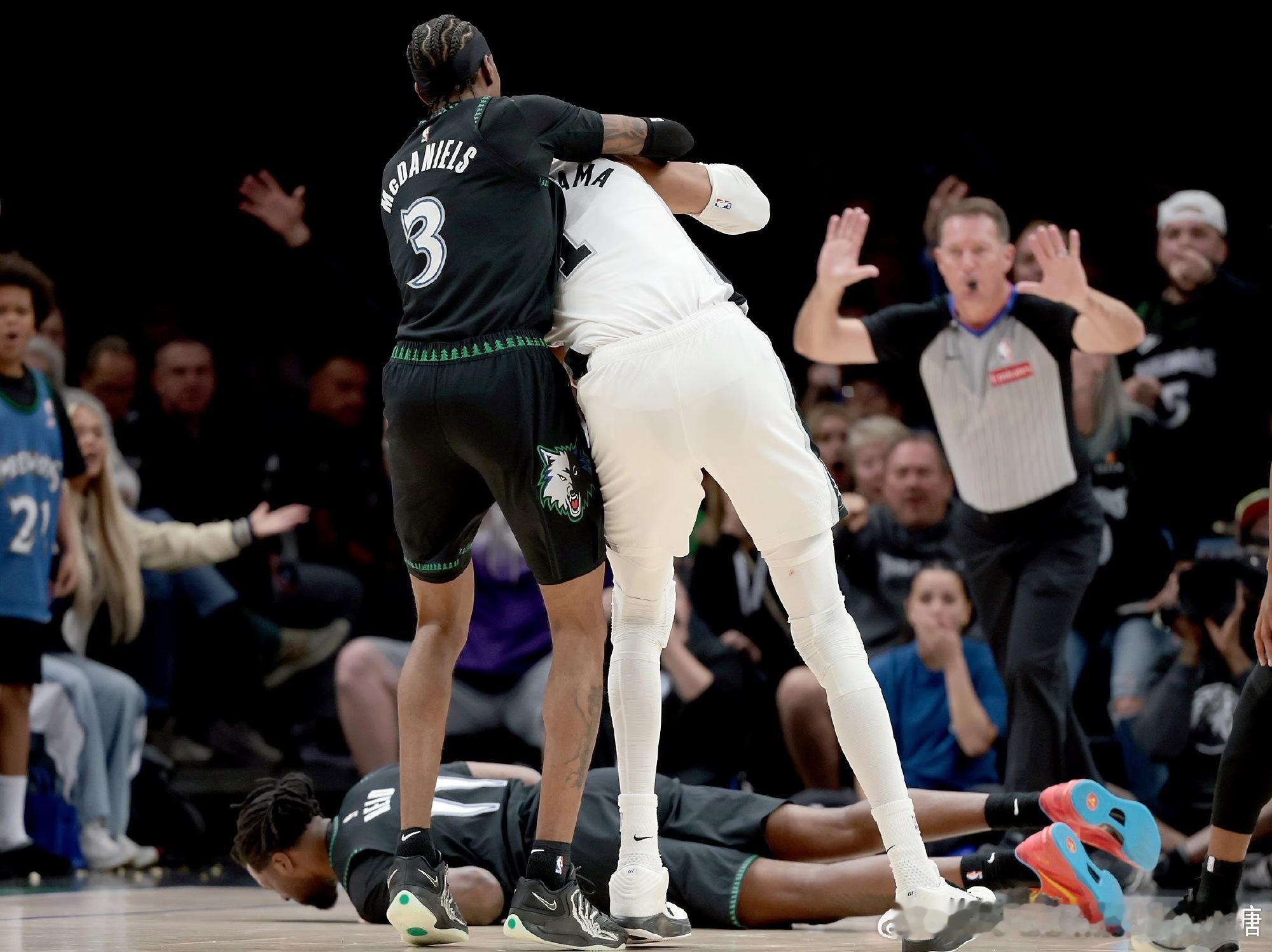 NBA 据多家美媒确认，NBA不会因G4二级恶意犯规追加禁赛文班亚马...