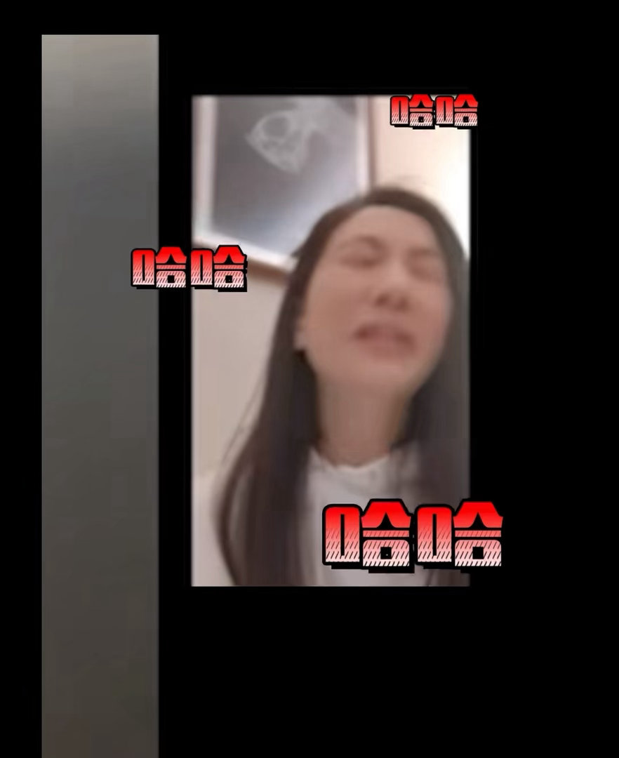 #向太跟袁咏仪视频展示满墙的爱马仕# 袁咏仪全程满眼欣赏，连连称赞包款漂亮，资深藏家看到稀有藏品的惊喜感真实又可爱。 ​