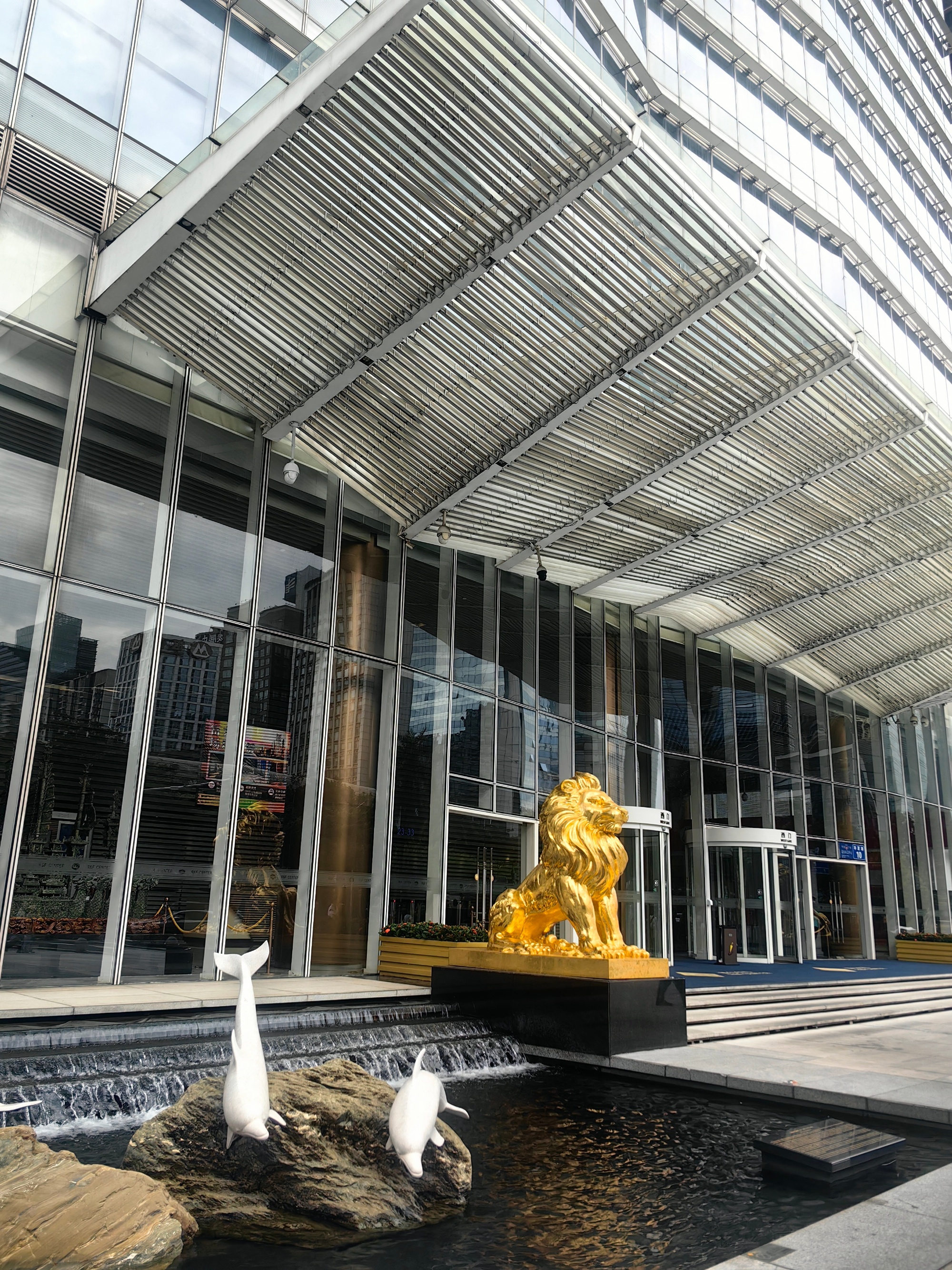 记得大概是小学初中时期吧，我妈很喜欢带我们家小孩去广图，也经常去广州塔...