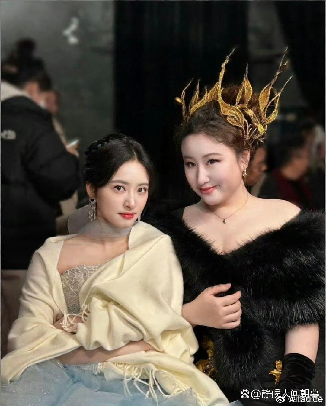 锤娜丽莎发了和沈月的合照，两种截然不同的美，各有各的惊艳 ​