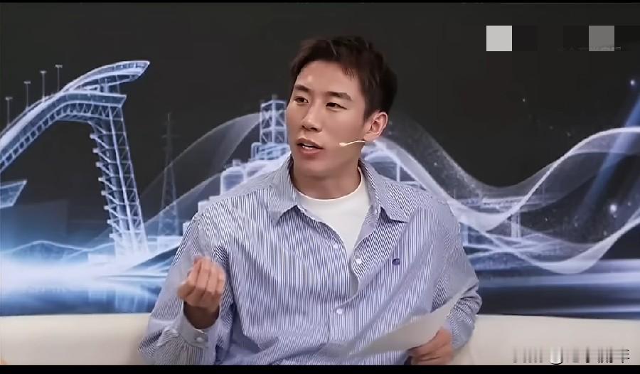 被程靖淇评价莎莎的这一段感动到了，他是真的懂莎莎，
他说:：
孙颖莎自从成为主力后，没有一刻松懈过。
她看似非常阳光，永远都是正向积极的，是因为她内心有一个很大的目标，一颗远大的种子，早就在心底种下了。她一路走来，非常艰辛。
别人都只看到她拿冠军时的灯光，只看到她永远灿烂明媚，而她背后的付出与努力，