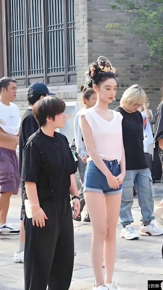 吴尊女儿neinei变化好大！当年《爸爸去哪儿》里的小宝贝，现在长成高挑少女啦✨ ​