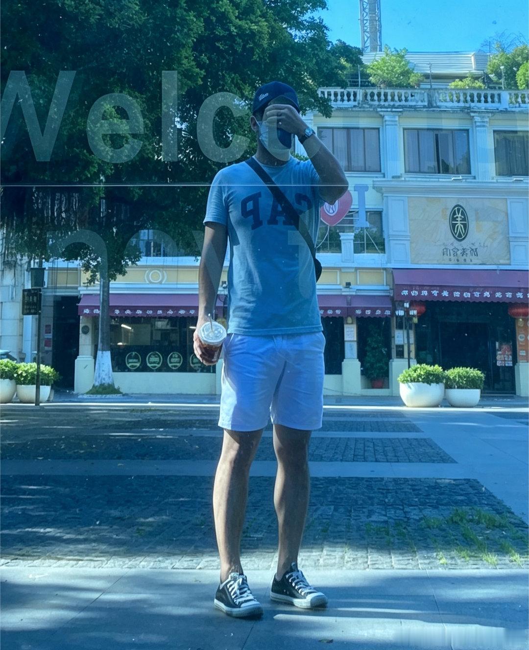 清晨漫步沙面，在静谧晨光里慢慢放空自己。望着眼前光景，心底不自觉浮现你...