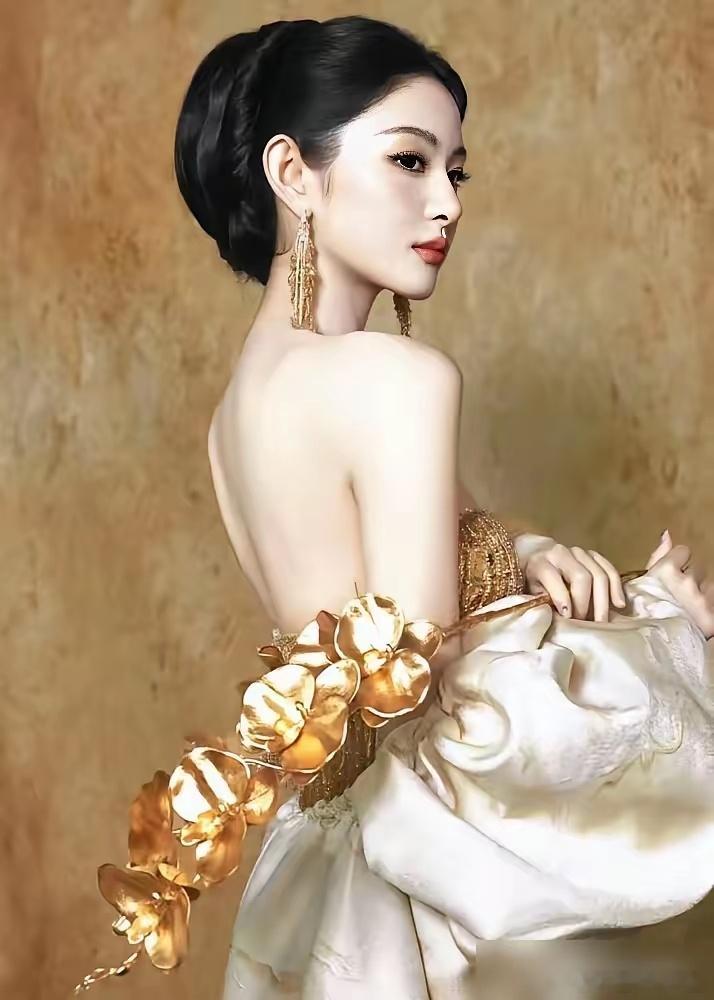 于正这嘴，是真敢说啊。
​拿着赵晴《金吾不禁》的男装照，直播里直接问网友：像不像林青霞？是不是超美？
​之前通稿还吹她撞脸刘亦菲张柏芝，这回直接抬到林青霞了。剧还没播，热搜先买到位。
​不过翻了下角色，沈青梧，十岁被抽断肋骨，长大后趁男主落难直接强取豪夺。女版强制爱，够狠。
​于正捧 ​