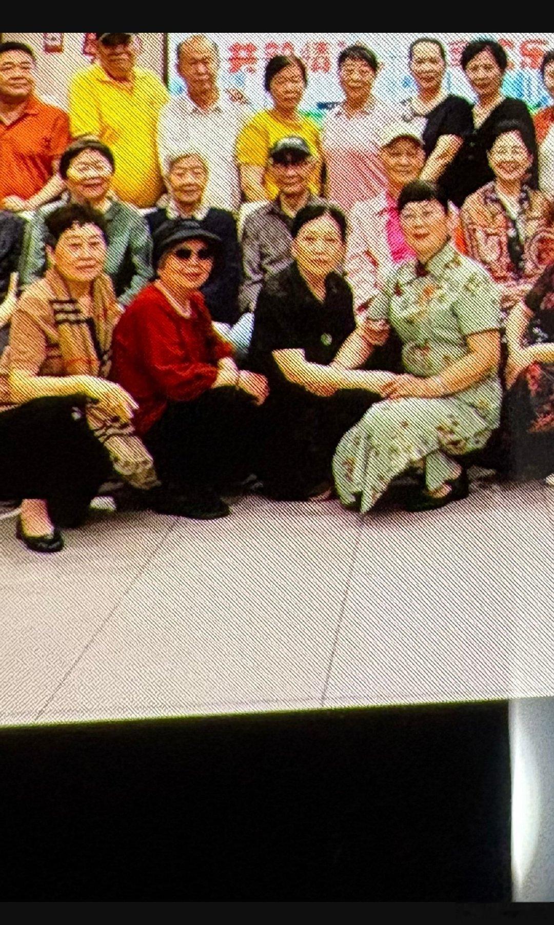 教授這麼女朋友們今天平手，但是，也挺樂呵的，教授告訴她們，明天一定會掙錢。宇樹科技上市，科技會跟着水漲船高[給力][嘻嘻][贊] ​