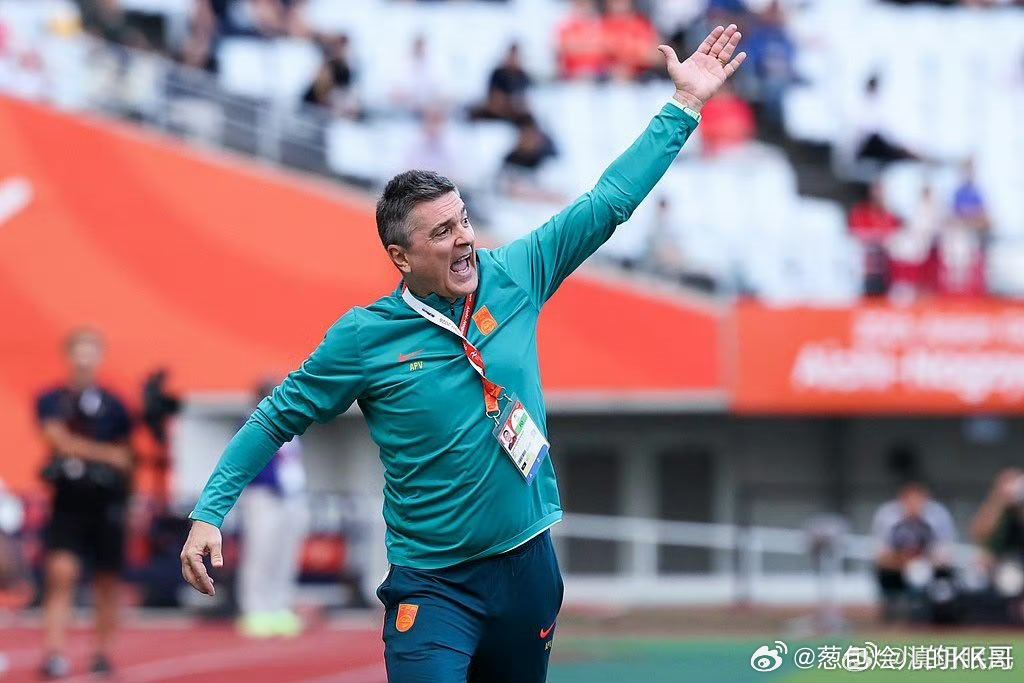 #U23主帅说男足可以昂首离开##U23主帅回应韩国队疑似逃点#  确实U23这次表现不错，可以昂首挺胸的离开。比赛过程可以复盘，也不要去纠结过程了，下次继续，一起加油！ ​