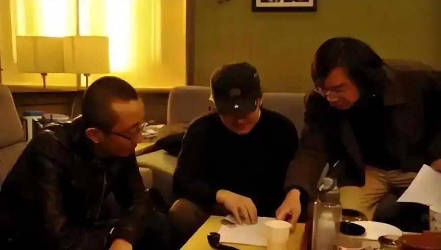 中秋节当天63岁刘欢在上海病逝，丧事从简不办追悼会，生前捐两千万设公益金留下一个未了心愿
对外经济贸易大学与芒果V基金在同一天发布讣告，确认刘欢于2026年9月25日上午9时52分在上海病逝，享年63岁。讣告明确遵照生前遗愿，丧事从简，不成立治丧委员会，不举行遗体告别仪式和追悼会
一个唱了近四十年的