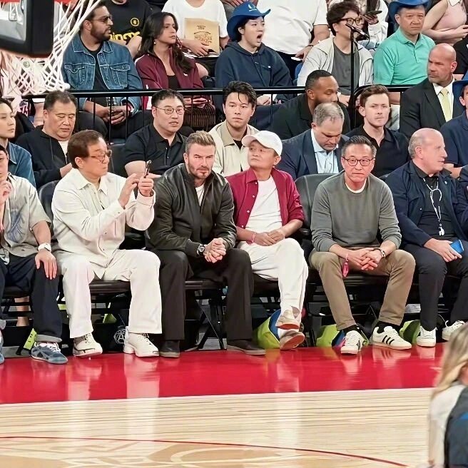 NBA中国赛澳门站，名人云集。不得不说，马云退休后的生活，松弛感拉满，让无数企业家羡慕不已啊。 ​