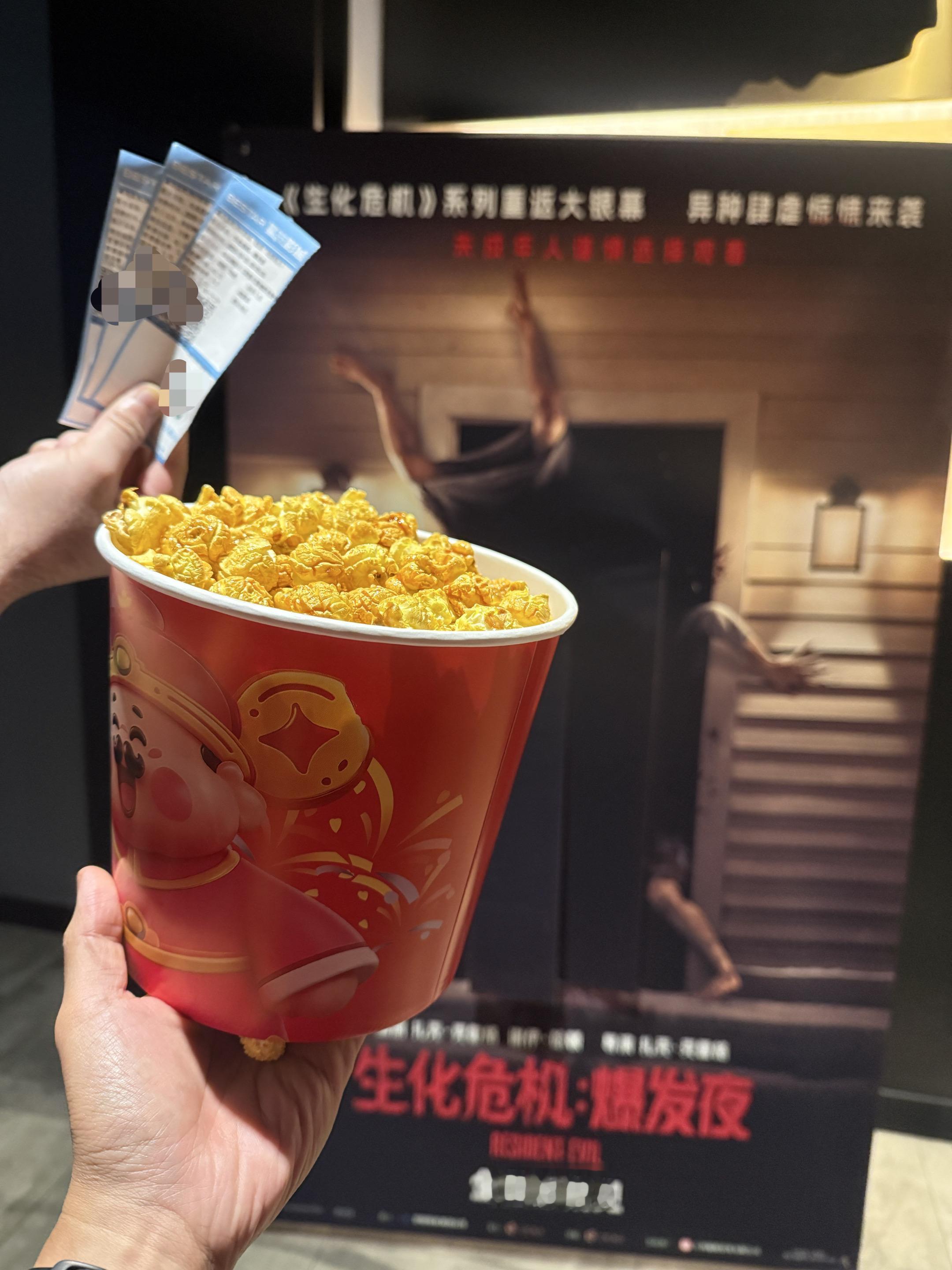 刚看完生化危机爆发夜院线首映
开头室内农场主夫妇打码
小女孩爆脸+下水道胖子+医院婴儿被删了
唉……
生化危机