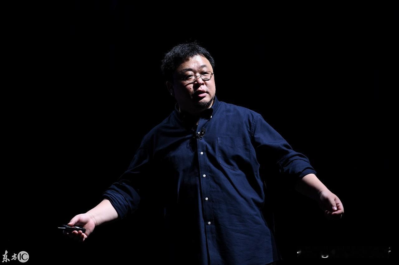 深度拆解！罗永浩还清8.24亿巨债，钱到底是哪里来的？普通人根本想象不到！
 
全网封神的「罗永浩真还传」，绝对是中国商界最硬核、最励志、最传奇的还债故事！
 
曾经负债13亿、被限制高消费、被无数人看笑话、被贴上“失败者”标签的罗永浩。
短短几年时间，硬生生靠自己，合法还清8.24亿巨额债务！