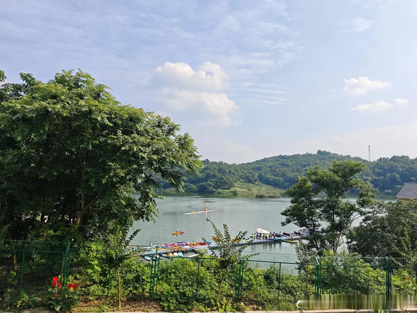 与蓝同行，纵享五月五月温柔初夏，风清景明，恰逢出游好时节。5月30日...