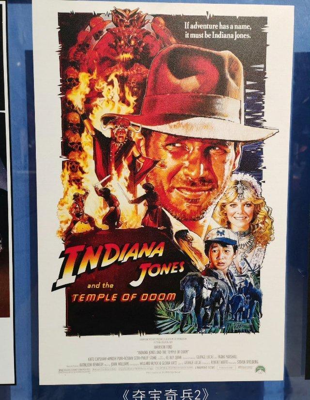 哈里森·福特
1942年生于美国芝加哥。1966年初登影坛。1977年主演《星球大战》，饰演汉·索洛船长而成名。1980年出演电影《星球大战5:帝国反击战》 确立了影坛地位。2000年获得美国电影学会终生成就奖。 
代表影片：《星球大战》《夺宝奇兵》《蚊子海岸》《亡命天涯》《空军一号》《银翼杀手》《防火墙》 ​