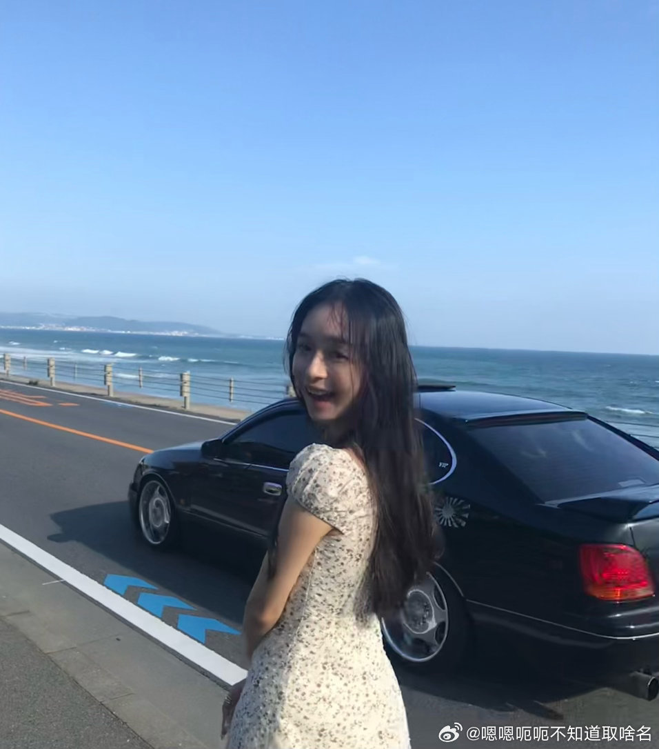 坐火车到传说中的湘南海岸
吃的每个都好吃除了在海边的一个咖啡店，里面不仅英文花里胡哨看不懂（可能歪果银的菜单就这样）而且区别对待，刚进去都不能加水点完单之后等了特别特别特别久去催才给我们上了最后一个，而且很贵一杯热可可特别少的一份薯条而且也没有味道一份舒芙蕾一共两百[晕]
但是是特别 ​