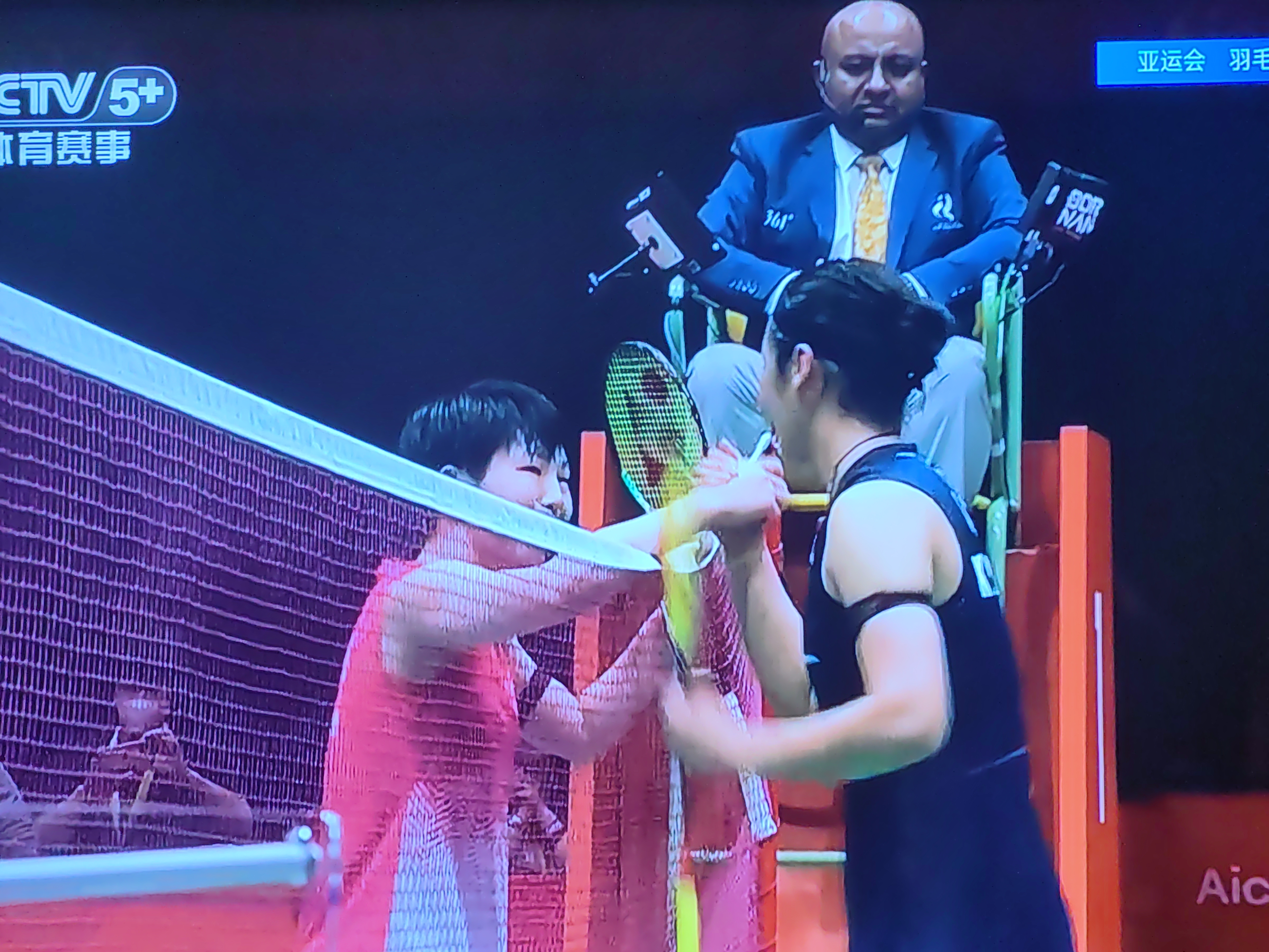 什么叫高手寂寞？安洗莹太强大，可谓独孤求败！要想在她手上拿下一局，简直比登天还难。亚运会羽毛球女单决赛，山口茜打得够顽强了，又是主场作战，依旧无法与安洗莹抗衡，打到第二局，山口茜已力不从心了。 ​​​