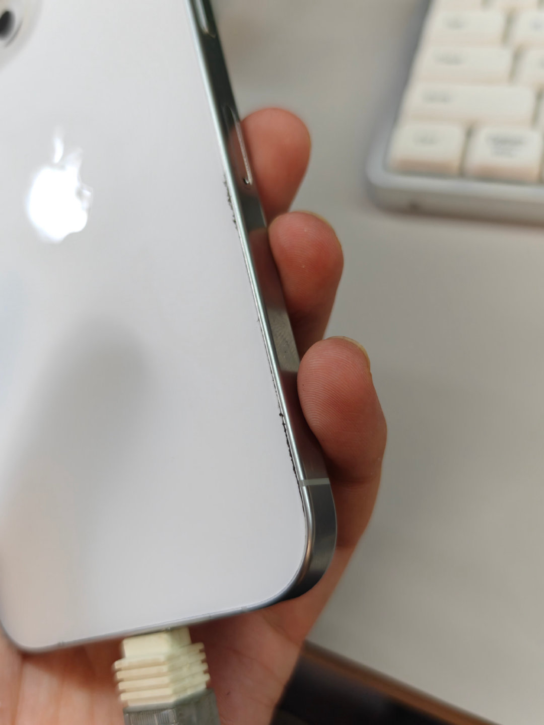你的 iPhone 热的 溢胶没 ​