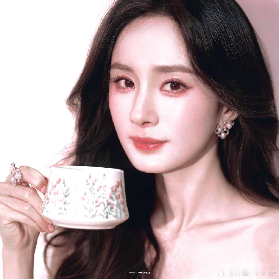 #杨幂[超话]##杨幂0912生日快乐#🦊🐝#杨幂#

𝓢𝓸𝓶𝓮 𝓫𝓲𝓻𝓭𝓼 𝓪𝓻𝓮𝓷'𝓽 𝓶𝓮𝓪𝓷𝓽 𝓽𝓸 𝓫𝓮 𝓬𝓪𝓰𝓮𝓭, 𝓽𝓱𝓪𝓽'𝓼 𝓪𝓵𝓵. 𝓣𝓱𝓮𝓲𝓻 𝓯𝓮𝓪𝓽𝓱𝓮𝓻𝓼 𝓪𝓻𝓮 𝓳𝓾? ​