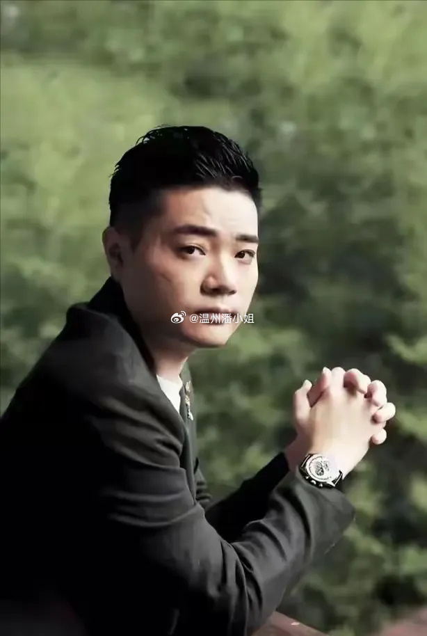 一直以为身价过亿的丁俊晖icon，在英国icon就是住豪宅、玩投资。结...