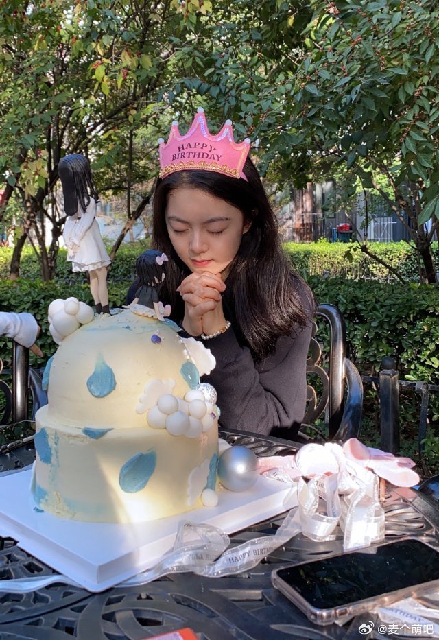 #赵今麦[超话]#
女孩每年的生日都要开开心心 
提前祝你在新的一岁里
勇敢 幸福
健康的力量#赵今麦0929生日快乐# ​