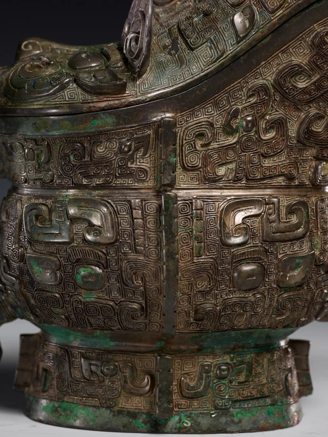 分享一件青铜器觥的细节图