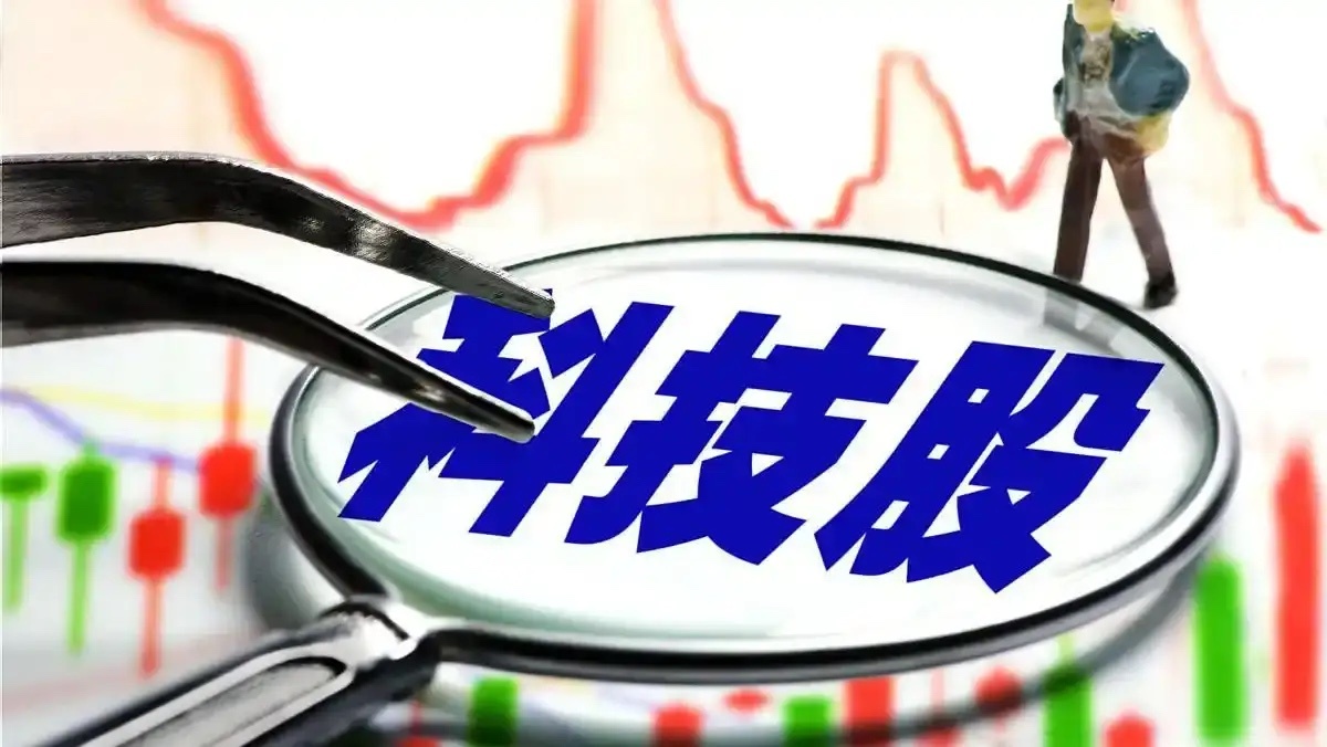 普通散户该不该追科技股？
       我认为不该追。科技股存在巨大的不确定性，二是主力资金抱团，所以普通散户真的别贸然追涨高位科技股。
       三季度科技股几乎抽走了全市场的流动性，9月行情极端分化，满仓踏空的人自嘲“老登”，早早下车的人盯着一路飘红的K线坐立难安，那种踏空的煎熬感甚至比被 ​