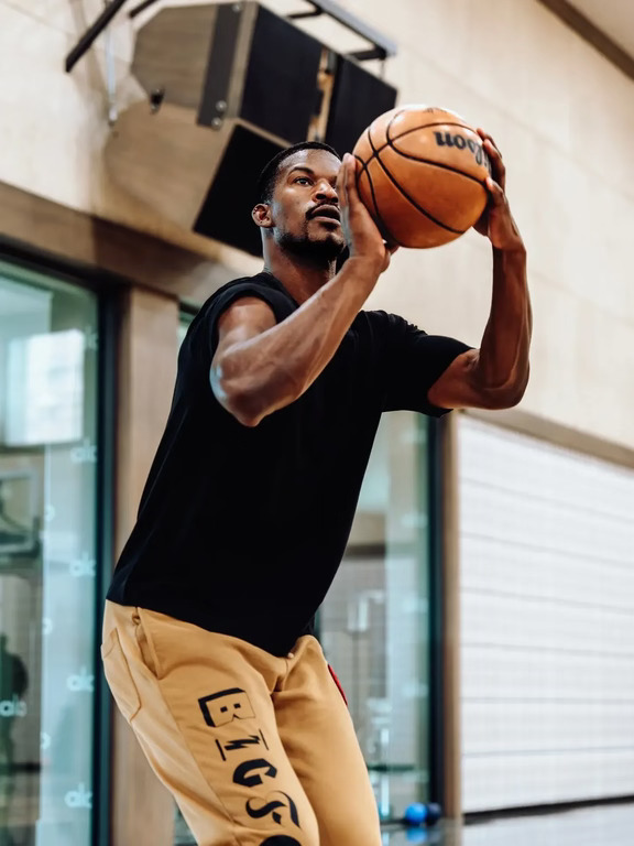 🏀JB更新社媒：很快就会身穿勇士球衣相见！