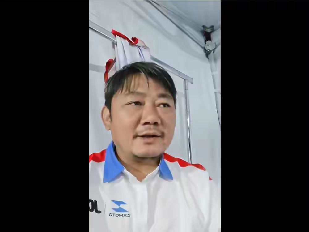 张雪直播聊国足，提出一个设想：让国内商业球队打淘汰赛，选出队伍代表国足参赛
 
最近张雪在直播里聊到国足，提出了自己的一个想法。
 
他说，自己平时不怎么看足球，但看到0比5的比赛结果，心里也挺感慨。他只是做一个假设：能不能把代表国家出战的参赛机会交给国内的商业球队。
 
具体的想法是，国内这些商业