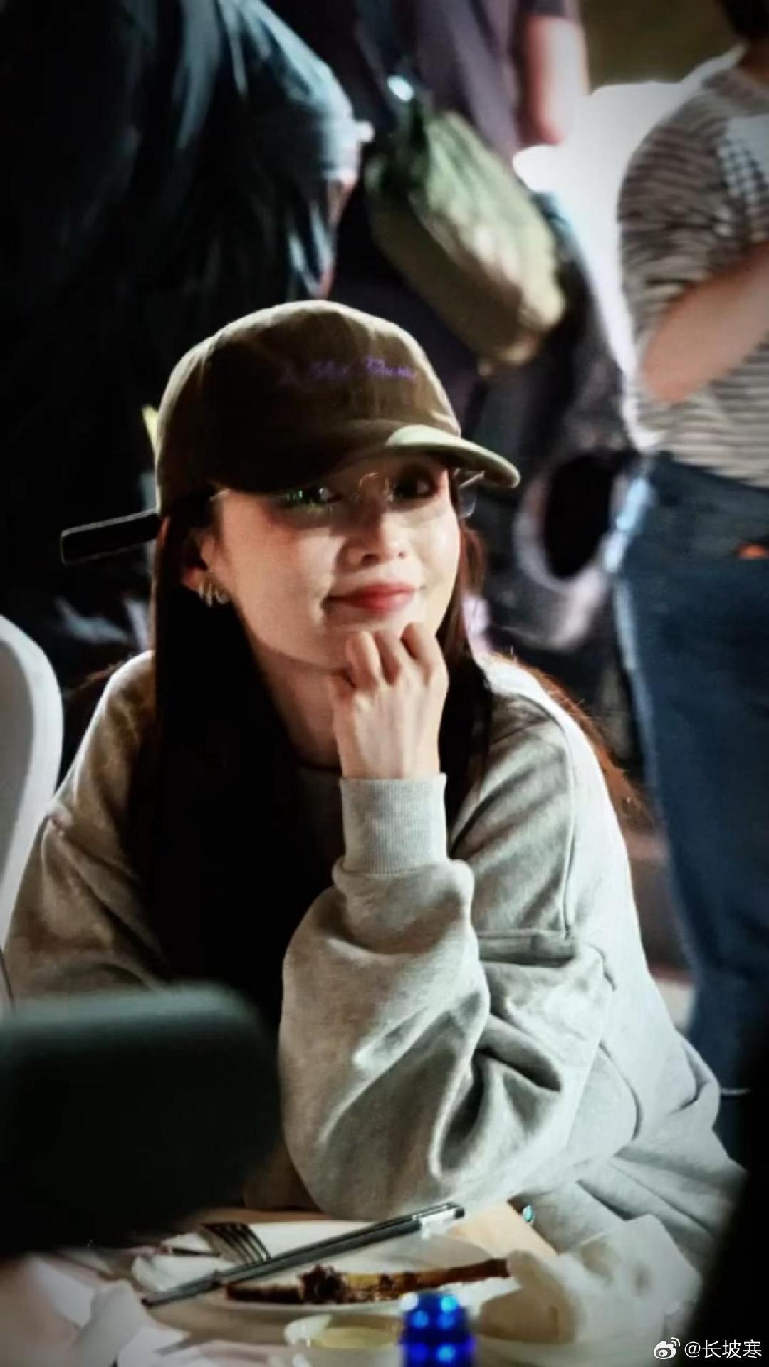乌镇晚宴上的李沁明媚又美好 ​