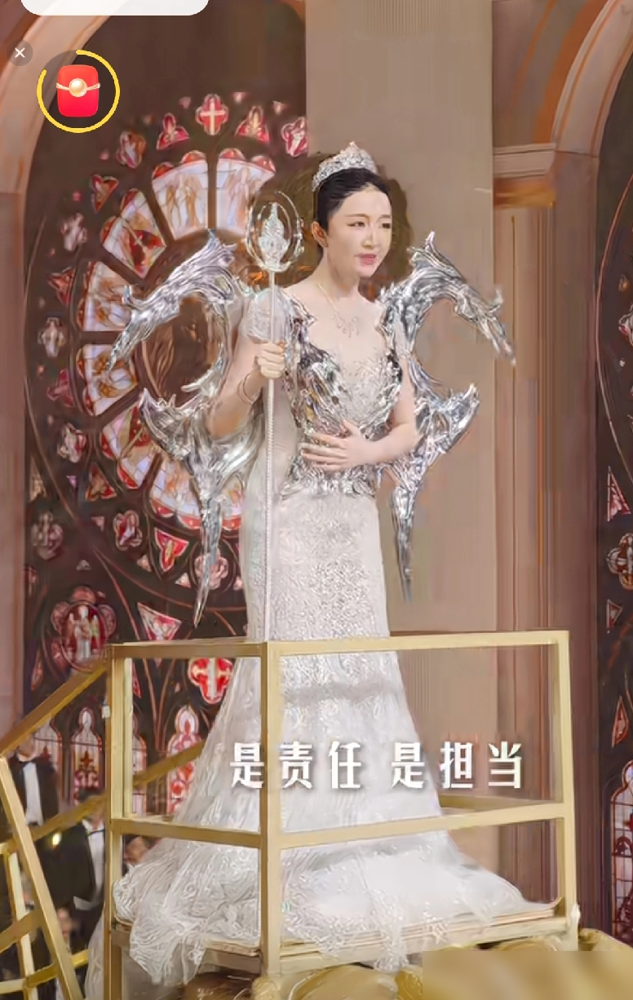 这哪是收徒，这是封王。 4月5日，辛巴搞了场古礼。徐婕跪地、净手、读...