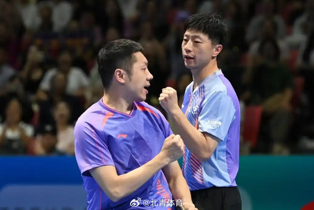   7月19日晚，在2026年全国乒乓球锦标赛男双决赛中，马龙（北...