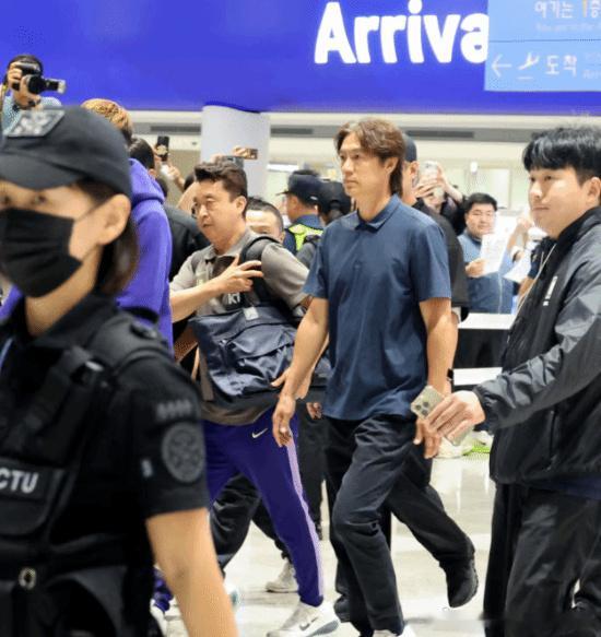 韩国主帅卸任后"逃往"美国引爆不满在2026年世界杯小组赛出局后辞职的...